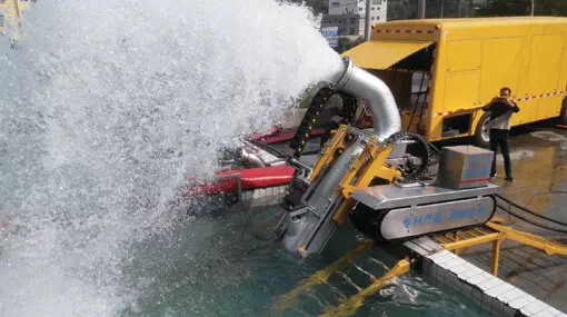 龍巖僑龍公司生產的“龍吸水”吸排水專用車