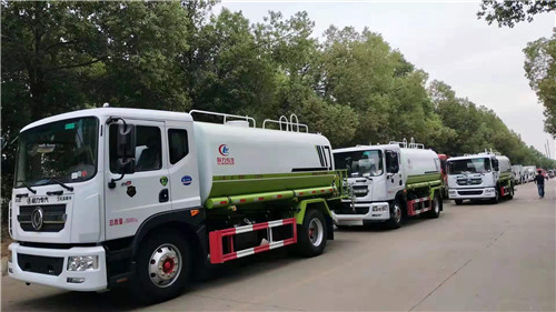 國五東風多利卡D9灑水車一款銷量最好灑水車