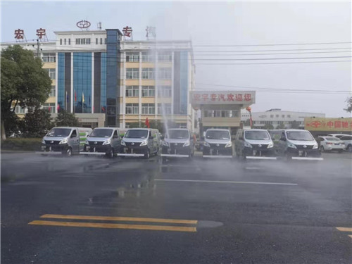 7臺長安路面養護車與三臺東風天錦洗掃車于今日發往貴州