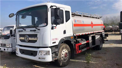 老國標剩下兩臺東風多利卡D9加油車危險品底盤，安全達標已下發，買到就是賺到，歡迎搶購