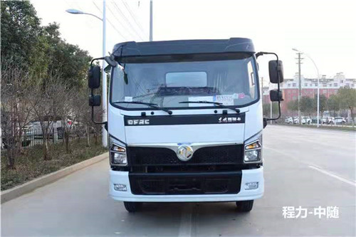 國(guó)六東風(fēng)多利卡8方吸污車(chē)圖片配置介紹