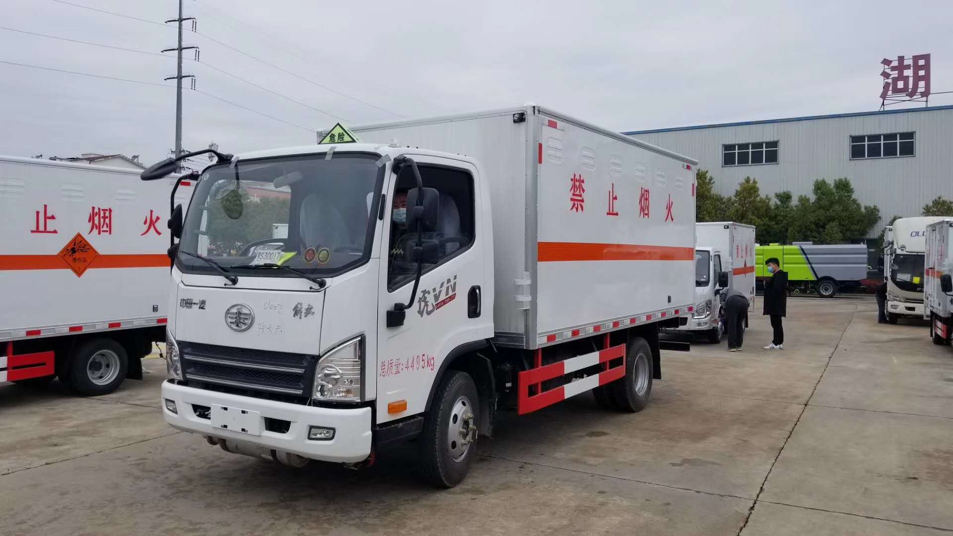 解放虎VN藍牌危險品廂式運輸車，解放卡車，掙錢機器