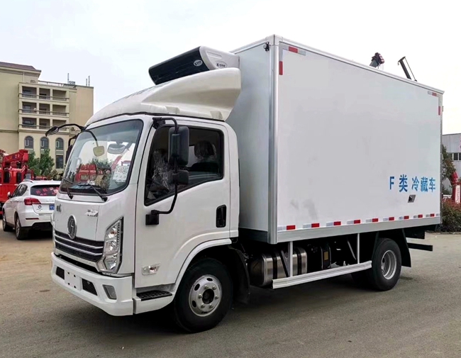 陜汽德龍K3000冷藏車，匹配濰柴130馬力，廂體3.7米，4.1米