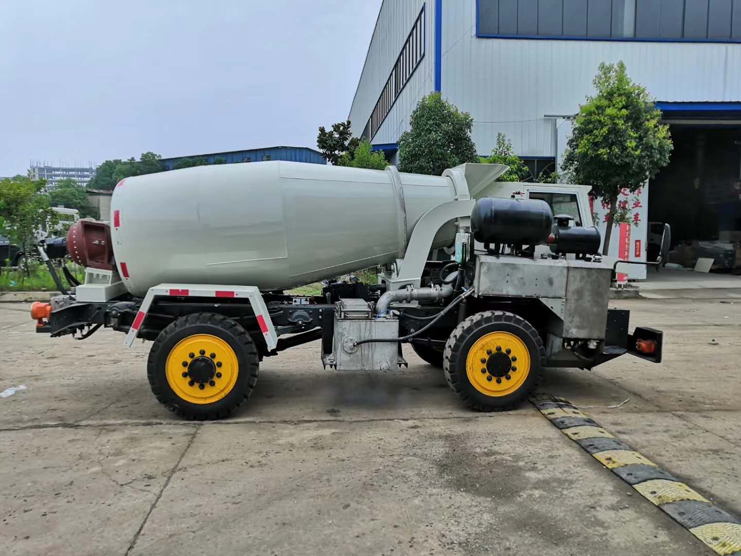 2.5方防爆攪拌車,柴油,氣啟動攪拌車，礦井攪拌車圖片展示