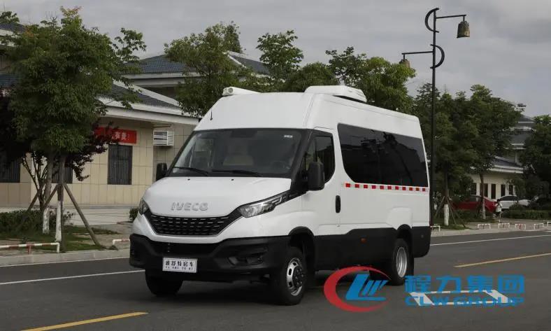 程力高端進口依維柯福祉房車、奔馳無線通訊壓制車“雙雄”出征，爭霸江湖圈粉無數成市場新寵