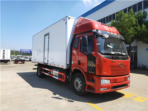 解放J6L半浮高頂排半6.8米冷藏車圖片參數介紹