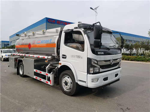 東風大多利卡10方鋁合金油罐車發車了