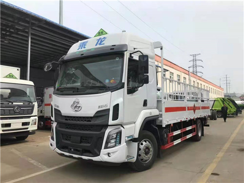 國六東風柳汽6.8米氣瓶運輸車,全新法規安全達標已公示