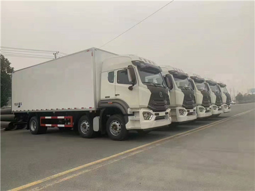 重汽豪瀚系列小三軸冷藏車（國VI）圖片參數介紹