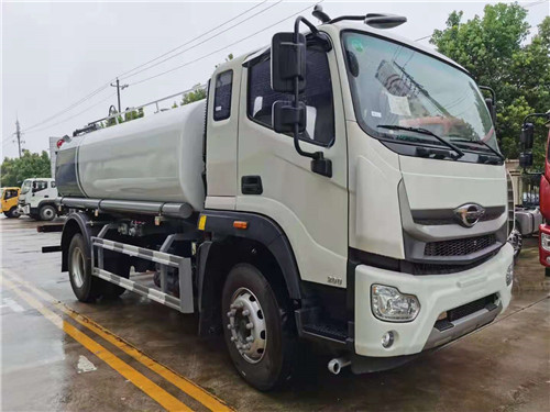 福田領(lǐng)航3950短軸距245大動(dòng)6缸機(jī)14-15噸灑水車來(lái)了