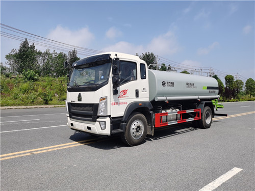 重汽豪沃G5X14方綠化噴灑車圖片參數介紹