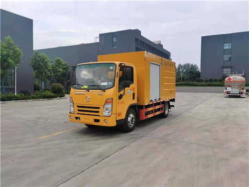 國(guó)六大運(yùn)樹(shù)枝粉碎車(chē)是集園林樹(shù)枝粉碎、修剪、與運(yùn)輸為一體的 高空作業(yè)車(chē)