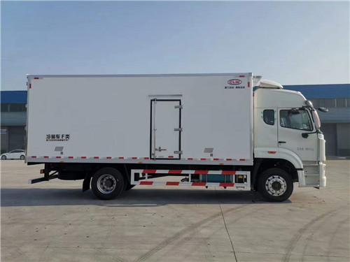 國六重汽豪沃6.8米冷藏車圖片參數介紹