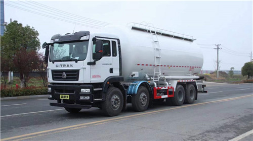 重汽汕德卡前四后八粉粒物料運輸車現貨，容積30立方