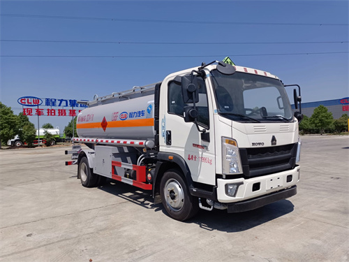 國六重汽豪沃8.5方運油車廠家直銷，價格優惠