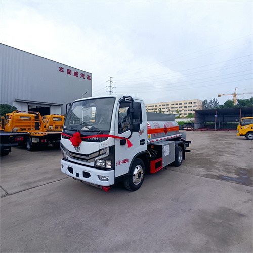 東風多利卡D5汽柴油加油車，最小的加油車，全國包上牌