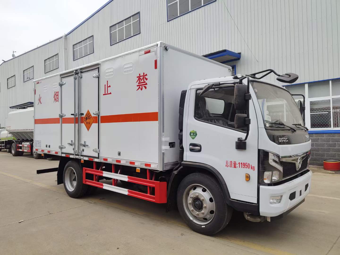 東風福瑞卡F7氣瓶運輸車，危貨廂式車，訂車返2000油卡