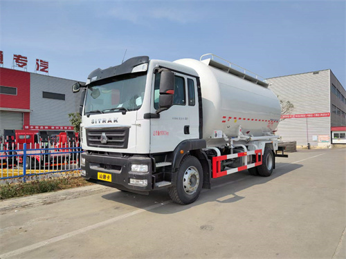 重汽汕德卡單橋粉粒物料運輸車豪華配置，讓你的運輸之旅更加舒適！