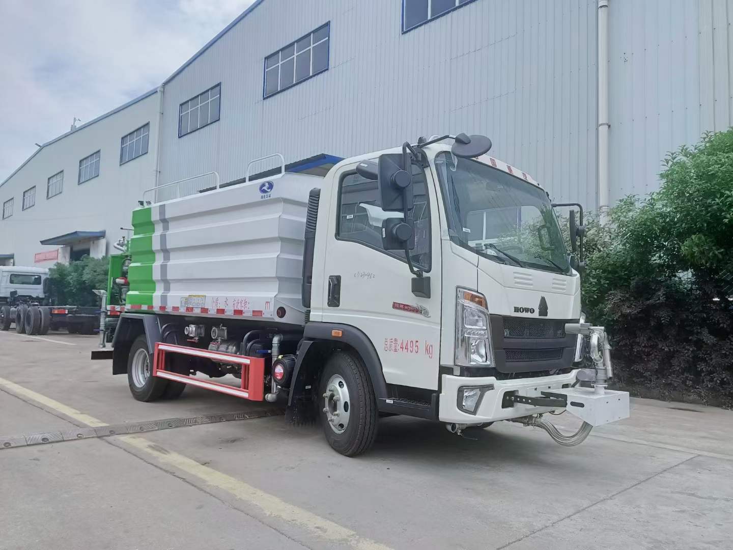重汽豪沃7方灑水車,不僅能滿足你的大容量需求，還配備了各種實用功能和設(shè)施