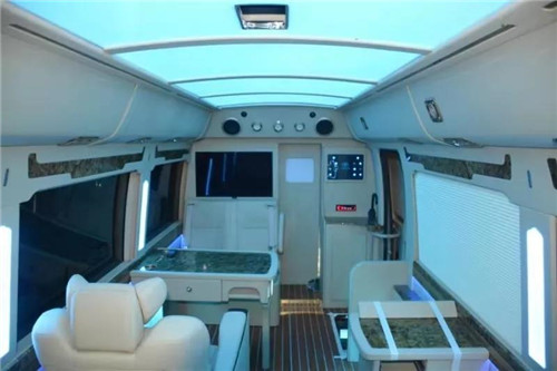 程力豐田高端商務禮賓車，用于轉運來武漢參加軍運會的國賓內飾圖片