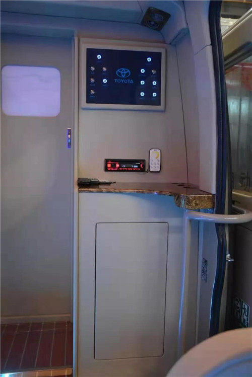 程力豐田高端商務禮賓車，用于轉運來武漢參加軍運會的國賓內飾圖片