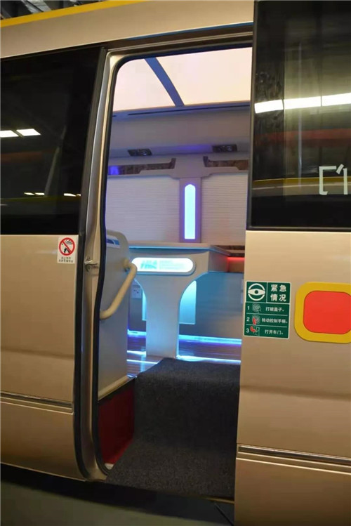 程力豐田高端商務禮賓車，用于轉運來武漢參加軍運會的國賓內飾圖片