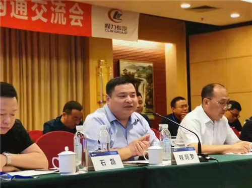  福田汽車集團副總經理楊國濤、時代事業部總裁王術海、戰略客戶營銷公司總經理宋洋及相關領導接待了來自程力的遠方客人。