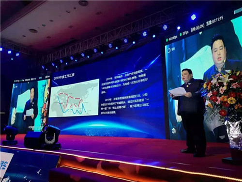 一年來，軍民融合、應急產業快速發展。一批批軍品專用車源源不斷交付部隊使用。特別是140臺清障車如期交付，為完成一次性大訂單打好基礎。