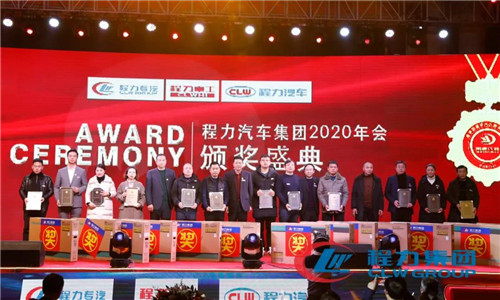 三要堅持環保優先的綠色發展理念，繼續加大環保工程建設治理投入，建設花園式工廠。要強化風險意識，做好風險防范，特別是稅收、出口等風險的防控工作。加快項目建設，全面完成新廠三期項目建設，并盡快達產，發揮效益，啟動應急產業項目建設。