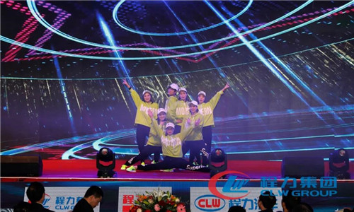 會上，對各版塊先進集體、個人，先進黨支部進行了表彰；在豐富的抽獎、表演環節中，穿插了有員工自我匾牌演出的精彩節目，受到直播觀眾的熱評點贊，會議在熱烈祥和史詩般的典禮中圓滿結束，落下帷幕。