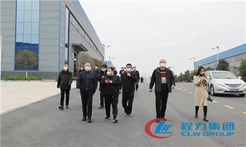 程力汽車集團總經程阿羅陪同視察組的領導參觀了程力汽車集團的全新產業園。