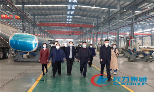 程力汽車集團總經理程阿羅陪同來訪領導參觀了程力汽車集團的危化生產車間，曹廣晶副省長對程力汽車集團的快速恢復全部產能，感到十分欣慰，他充分肯定程力汽車集團在抗疫期間所做出的的突出貢獻。希望程力汽車集團抓好現在產能拓展，以及國家對湖北省屬企業大力扶持的機遇，大干快趕的完成既定經濟目標，形成行業龍頭示范效應。