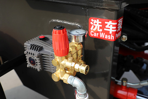 2.0方自上料攪拌車細節