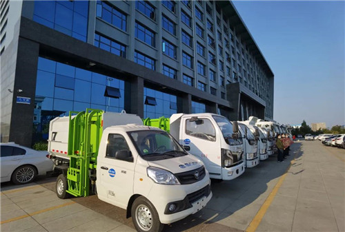 進(jìn)入4月中旬，程力環(huán)衛(wèi)一廠批量發(fā)車絡(luò)繹不絕。