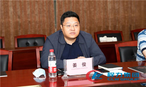  東風(fēng)越野車公司市場(chǎng)部部長(zhǎng)姜俊、營(yíng)銷首席徐卓虎、商品企劃主任嚴(yán)浩，以及大區(qū)銷售經(jīng)理李程成、宋成威，營(yíng)運(yùn)主管李康健等負(fù)責(zé)人出席了本次推薦會(huì)。