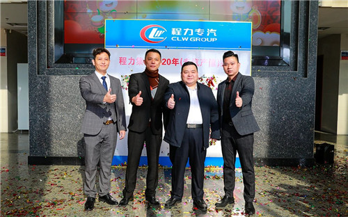 這一刻，我們可以自豪的豎起大拇指，為過往拼盡全力衷心的點贊，我們無愧于這個偉大的時代，無愧于家鄉的父老鄉親，無愧于生我養我的這片土地，因為我們飽含熱忱心懷夢想，執著于專汽，執著于我們喜歡的這份事業。