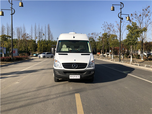 國六標準奔馳威霆商務車