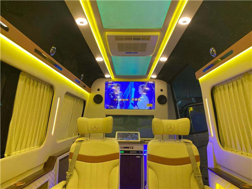 國六標準奔馳威霆商務車