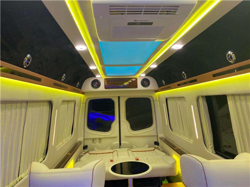 國六標準奔馳威霆商務車