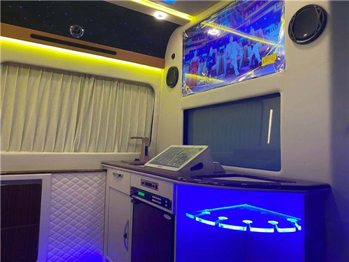 國六標準奔馳威霆商務車