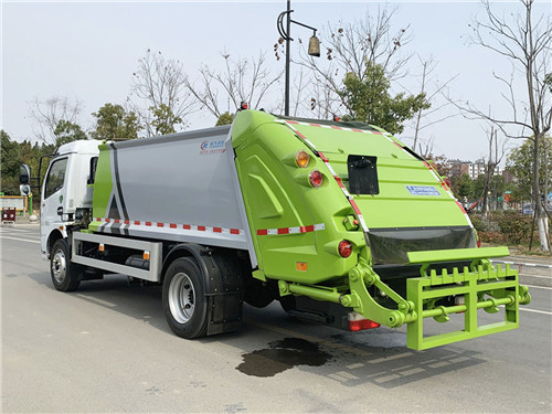 國(guó)六東風(fēng)多利卡8方壓縮式垃圾車 (3).jpg