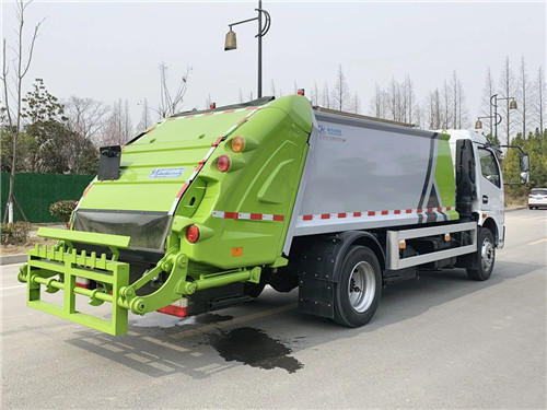 國(guó)六東風(fēng)多利卡8方壓縮式垃圾車 (5).jpg