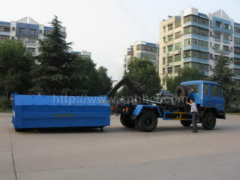 東風145環衛垃圾車，拉臂式垃圾車