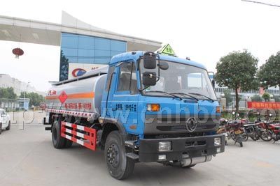 國(guó)四東風(fēng)153運(yùn)油車