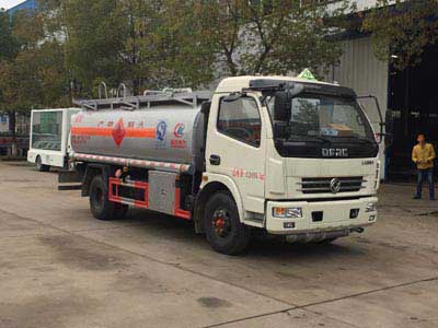 國五東風多利卡加油車 